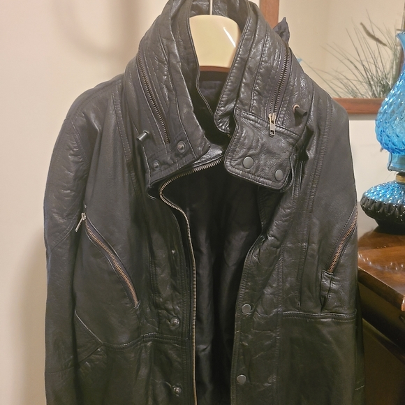 Leather jacket - Picture 2 of 6